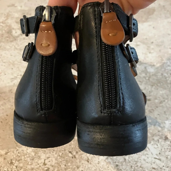 NWOB Gentle Souls by Kenneth Cole Women's Hallie Flat Black Leather Sandals 7.5 - Picture 10 of 12